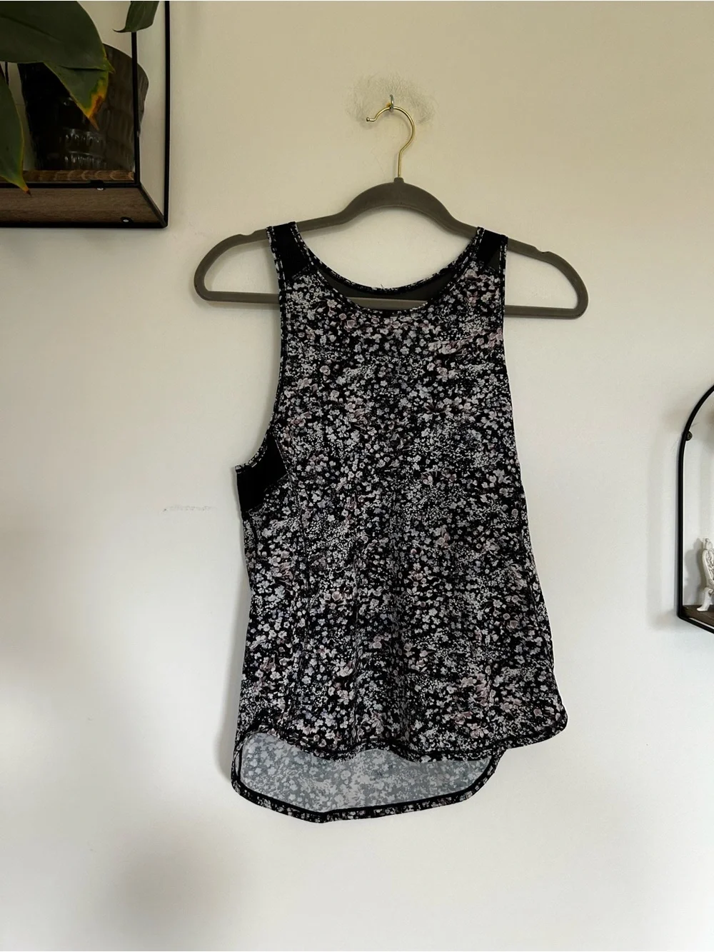 Lululemon‎ Sculpt Tank Black w/ Mesh & Floral Pattern